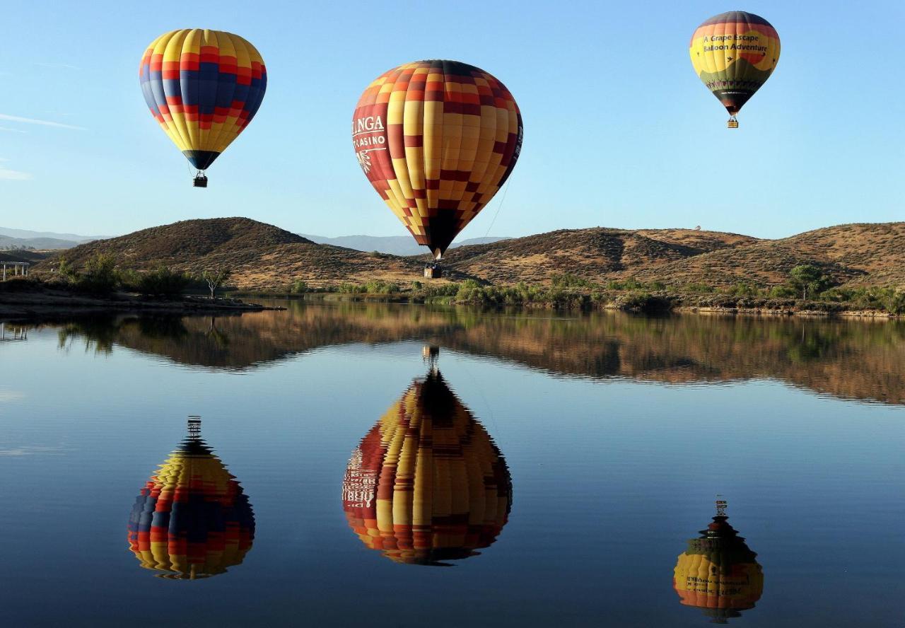 Balloons And Wine Муриета Екстериор снимка